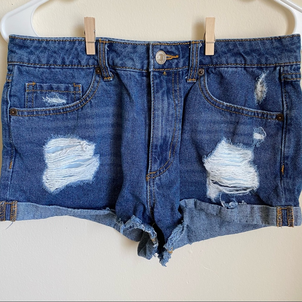 FOREVER21 | Frayed Denim Shorts